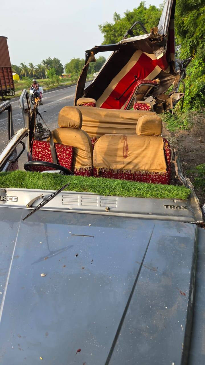 आज (9 जून) पहाटेच्या सुमारास क्रूझर गाडीचा अपघात होऊन एक ठार तर 12 जण जखमी झालेत.