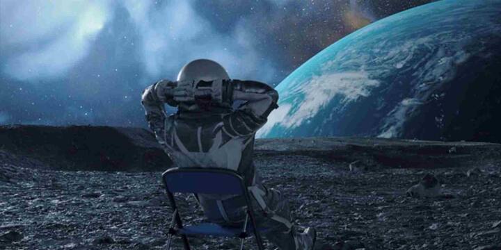 गुरुत्वाकर्षण की गैर-मौजूदगी के कारण शरीर की मांसपेशियों पर ज़रूरी दबाव नहीं बनता जिससे उनका उपयोग कम हो जाता है और वे कमजोर होने लगती हैं. ISS में हल्की सी पकड़ या धक्का लगाने भर से शरीर इधर-उधर तैरने लगता है जिससे सामान्य चलने-फिरने वाली मेहनत भी नहीं होती.