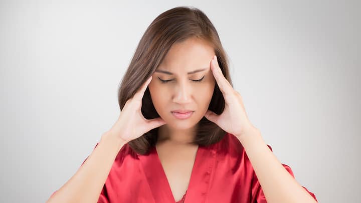 Relieve headaches naturally with these 8 proven home remedies using simple ingredients and techniques. Safe, effective, and easy ways to ease pain without relying on medication.