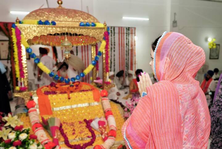 ਬੱਦੋਵਾਲ ਦੇ ਡੇਰਾ ਸੰਤ ਬਾਬਾ ਰੇਸ਼ਮ ਸਿੰਘ ਜੀ (ਚੱਕ ਪੱਖੀ ਵਾਲੇ) ਵਿਖੇ ਮੁੱਖ ਮੰਤਰੀ ਭਗਵੰਤ ਮਾਨ ਦੀ ਪਤਨੀ ਡਾਂ. ਗੁਰਪ੍ਰੀਤ ਕੌਰ ਨੇ ਹਾਜ਼ਰੀ ਭਰੀ।