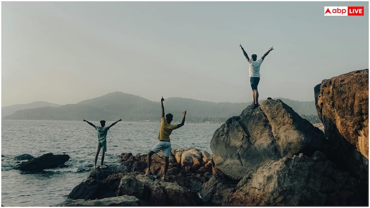 गोवा में पर्यटन के लिए मॉनसून को ऑफ-सीजन माना जाता है. ऐसे में यहां होटल्स, फ्लाइट्स और अन्य जगहों पर काफी छूट मिल सकती है. मॉनसून में ट्रिप प्लान करना बजट फ्रेंडली हो सकता है.