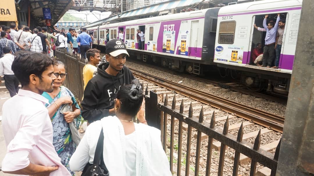 <div>Thane Court Denies Bail To Railway Engineers In Mumbra Train Accident; Cites 'Knowing Default'</div>