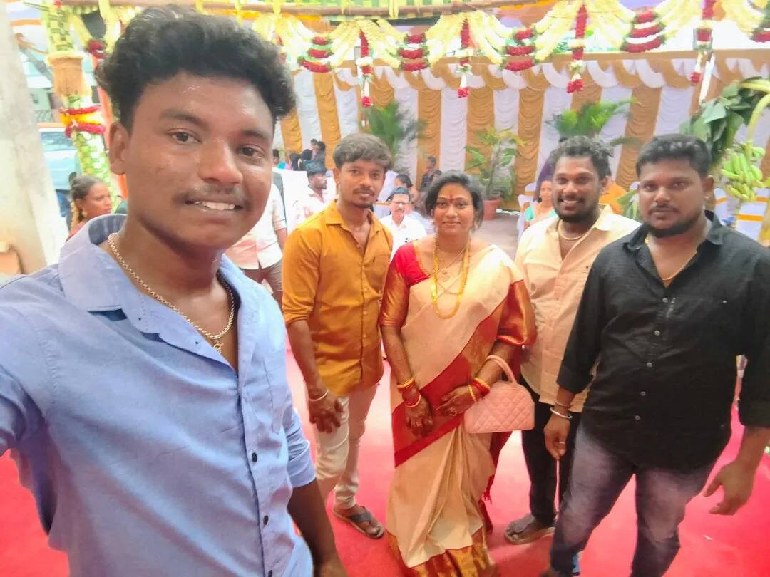 Santhanam Housewarming: ஆர்யாவால் பழைய வீட்டையே இடித்துவிட்டு... பிரமாண்ட வீடு கட்டி கிரஹப்பிரவேசம் நடத்திய சந்தானம்! குவியும் வாழ்த்து!
