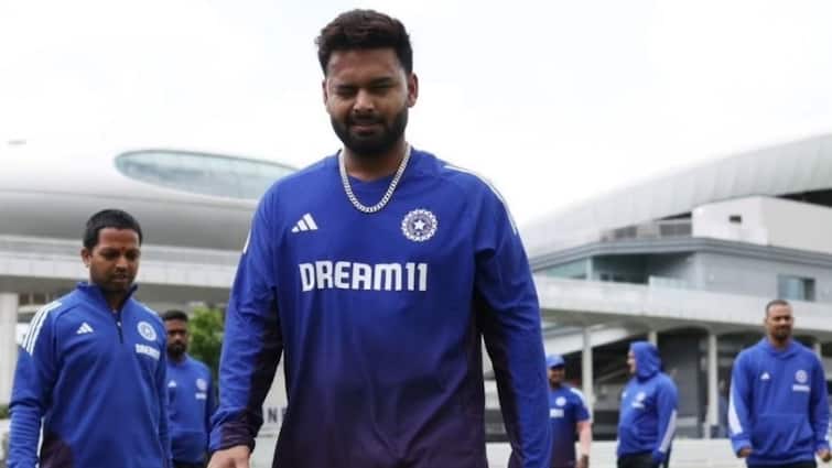 IND vs ENG: इंग्लैंड के खिलाफ पहले टेस्ट मैच से पहले टीम इंडिया को बड़ा झटका, अभ्यास में चोटिल हुए ऋषभ पंत, जानिए कैसी है हालत