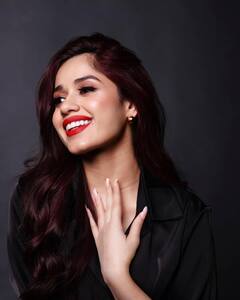 अकेली टीवी एक्ट्रेस जो सिर्फ तस्वीरें पोस्ट करके बटोर लेती है सुर्खियां, ये फोटोज देख आप भी करेंगे सिर्फ इनकी ही बात