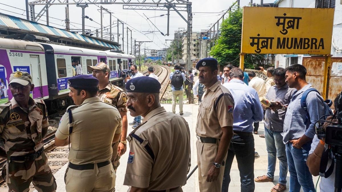 किस वजह से हुआ ठाणे लोकल ट्रेन हादसा? सामने आए कारण, 4 लोगों की गई जान