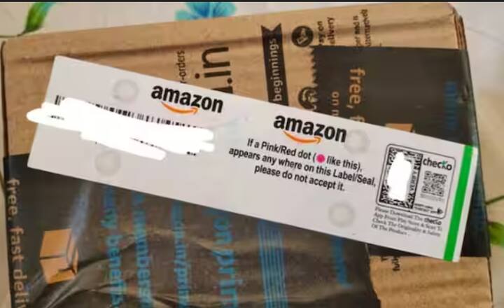 ਇਸ ਟੇਪ 'ਤੇ ਪਿੰਕ ਅਤੇ ਰੈਡ ਕਲਰ ਦੇ ਛੋਟੇ-ਛੋਟੇ ਡਾਟਸ ਬਣੇ ਰਹਿੰਦੇ ਹਨ। ਜੇਕਰ ਕੋਈ ਪਾਰਸਲ ਖੋਲ੍ਹਣ ਦੀ ਕੋਸ਼ਿਸ਼ ਕਰਦਾ ਹੈ, ਤਾਂ ਇਹ ਬਿੰਦੀਆਂ ਰੰਗ ਬਦਲ ਲੈਂਦੀਆਂ ਹਨ।