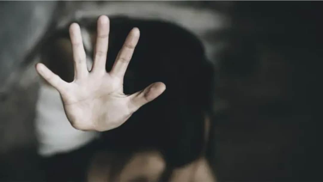 தாம்பரம் விடுதியில் சிறுமிக்கு நேர்ந்த கொடூரம்.. கால்களை உடைத்து பாலியல் தொல்லை!