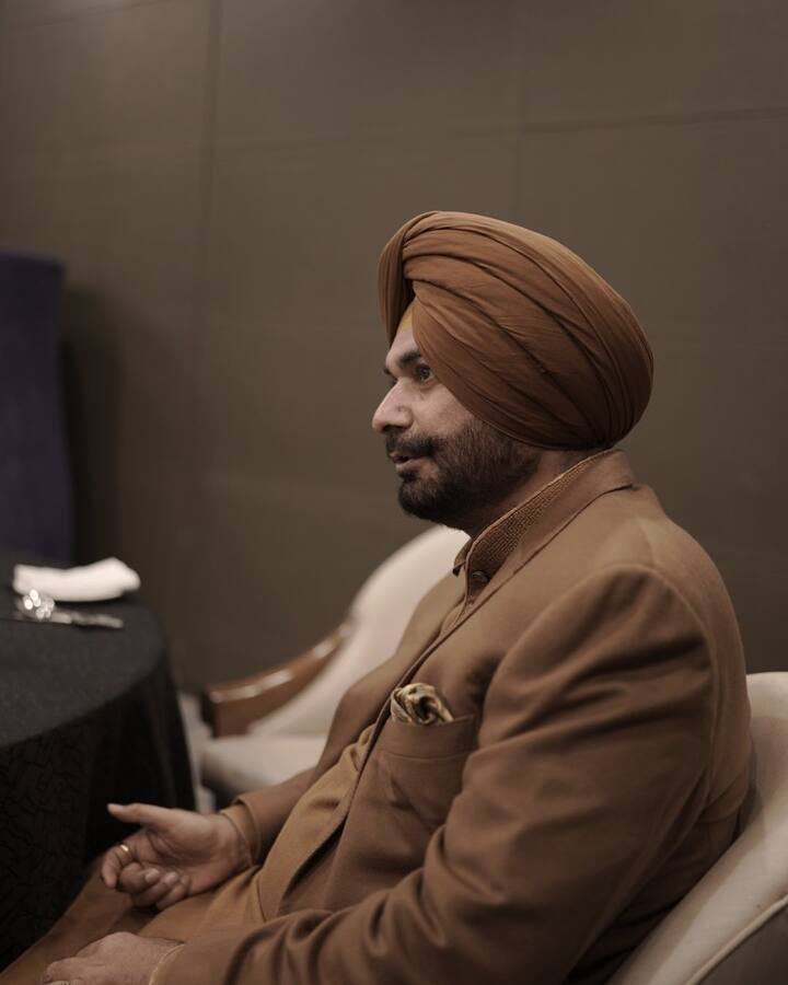 अपनी अग्रेसिव बैटिंग स्टाइल के लिए जाने जाने वाले नवजोत सिंह सिद्धू ने 51 टेस्ट मैच खेले और 42.13 की औसत से 3,202 रन बनाए.