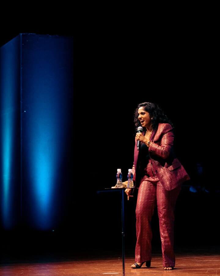 सोशल मीडिया पर उनके लुक्स को लेकर भद्दे कमेंट्स किए जाते थे.यहां तक कि कुछ लोगों ने कहा – 'तू मर क्यों नहीं जाती'?