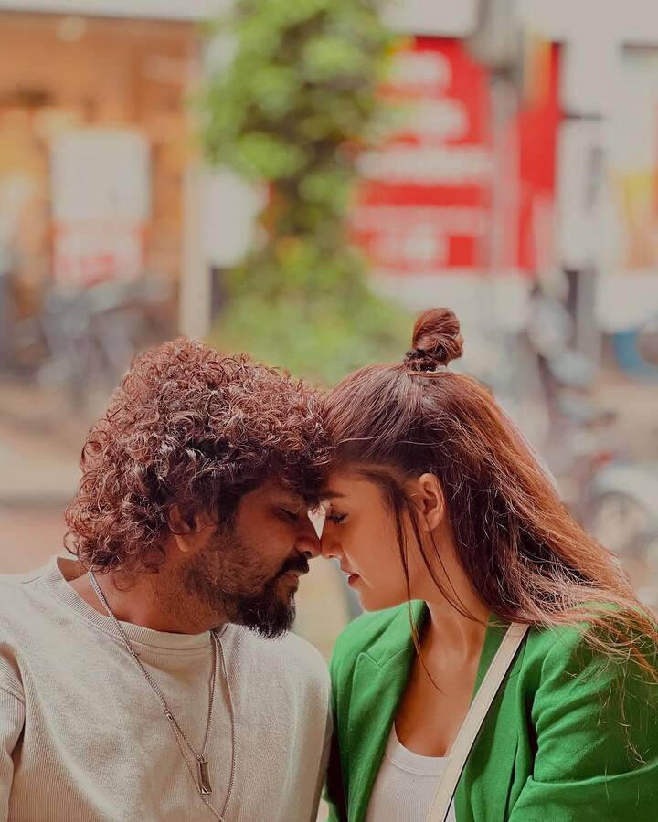 नयनतारा और उनके पति विग्नेस साउथ फिल्म इंडस्ट्री के जाने–माने कपल्स में से एक हैं. आज कपल अपनी वेडिंग एनिवर्सरी मन रहे हैं. इसी बीच एक्ट्रेस ने अपने पति के लिए प्यारा और इमोशनल पोस्ट शेयर किया.