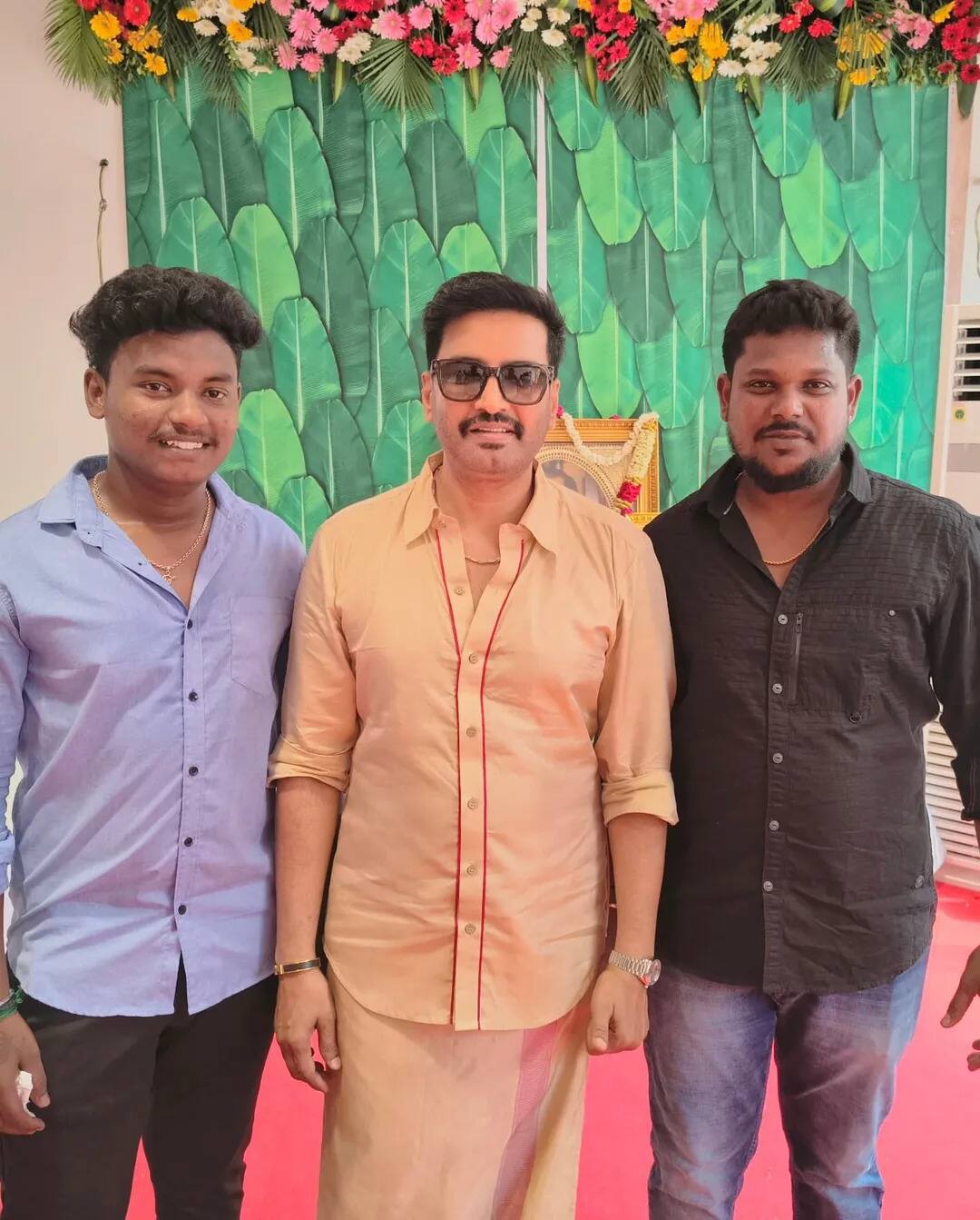 Santhanam Housewarming: ஆர்யாவால் பழைய வீட்டையே இடித்துவிட்டு... பிரமாண்ட வீடு கட்டி கிரஹப்பிரவேசம் நடத்திய சந்தானம்! குவியும் வாழ்த்து!