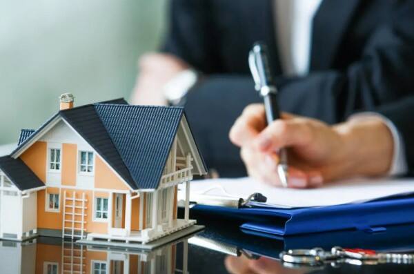 ਯੂਕੋ ਬੈਂਕ ਯੂਕੋ ਬੈਂਕ ਨੇ ਵੀ ਗਾਹਕਾਂ ਨੂੰ ਰਾਹਤ ਦਿੱਤੀ ਹੈ, ਪਰ ਇਸ ਵਾਰ ਇਹ ਐਮਸੀਐਲਆਰ MCLR (Marginal Cost of Funds Based Lending Rate) ਬਾਰੇ ਹੈ। ਬੈਂਕ ਨੇ MCLR ਵਿੱਚ 10 ਬੇਸਿਸ ਪੁਆਇੰਟ ਦੀ ਕਟੌਤੀ ਕੀਤੀ ਹੈ, ਜੋ ਕਿ 10 ਜੂਨ ਤੋਂ ਲਾਗੂ ਹੋਵੇਗੀ।