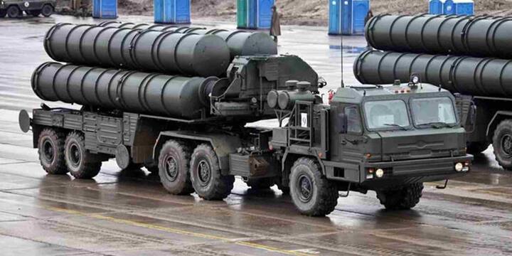 आज के 21वीं सदी में भी ऐसे ही अदृश्य खतरे आसमान से मंडराते रहते हैं मिसाइलें, ड्रोन और दुश्मन देशों के हवाई हमले. ऐसे में किसी देश की ताकत अब सिर्फ उसके हथियारों से नहीं, बल्कि उसकी वायु सुरक्षा प्रणाली से भी मापी जाती है.