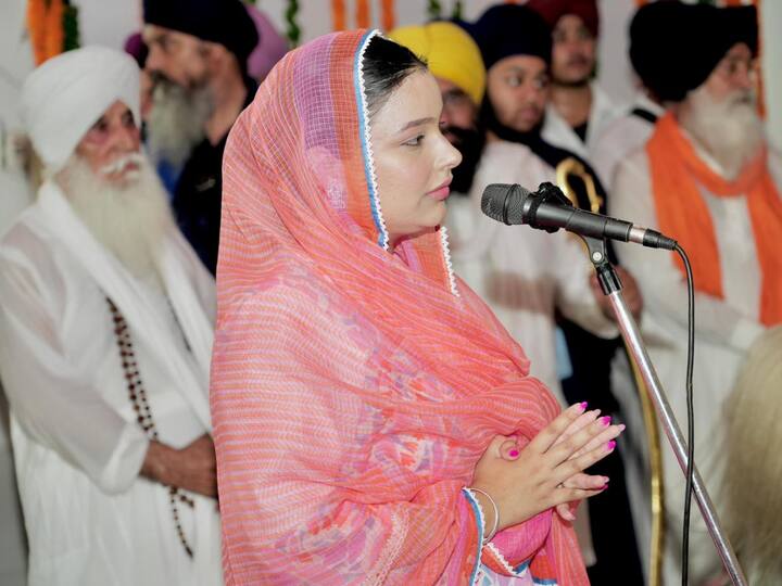 ਨਾਲ ਹੀ ਡੇਰਾ ਪ੍ਰਬੰਧਕ ਕਮੇਟੀ ਤੇ ਬਾਕੀ ਸੰਗਤਾਂ ਨੇ ਵੀ ਬਹੁਤ ਪਿਆਰ ਦਿੱਤਾ