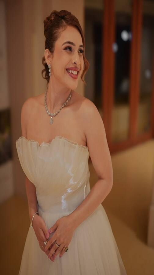 નેહા મલિકનો વ્હાઈટ ગાઉનમાં જોવા મળ્યો ગ્લેમરસ અંદાજ