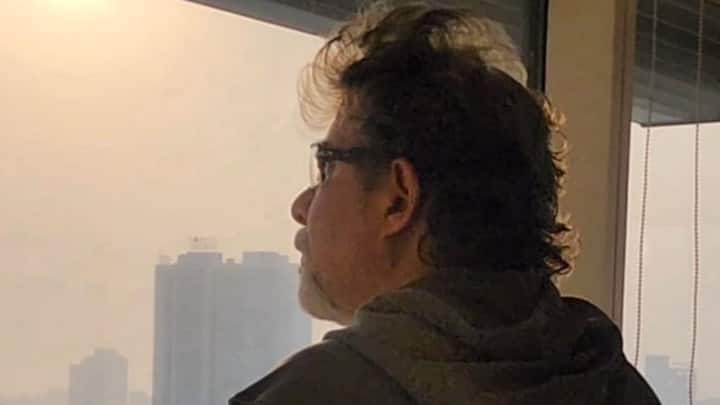 জানা যায়, বিবাহ বহির্ভূত সম্পর্ক রয়েছে বলে দীপককে সন্দেহ করতেন শিবানী। এর পর বিবাহবিচ্ছেদ এবং খোরপোশের মামলাও করেন তিনি।