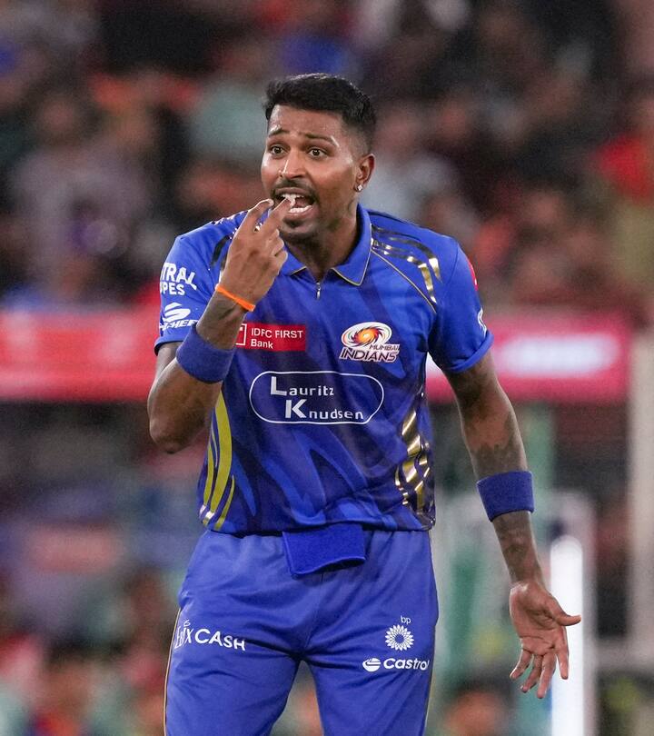 सिद्धू ने ऑलराउंडर के रूप में टीम में पांड्या ब्रदर्स को शामिल किया. हार्दिक और क्रुणाल पांड्या ऑलराउंडर की भूमिका में हैं. वहीं नूर अहमद टीम के मुख्य स्पिनर हैं. सिद्धू ने तेज गेंदबाजी की कमान जसप्रीत बुमराह, जोश हेजलवुड और प्रसिद्ध कृष्णा सौंपी है.