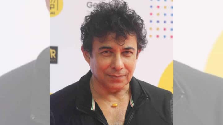 ফ্যাশন ডিজাইনার শিবানীর সঙ্গে বিয়ে হয় দীপকের। তাঁদের এক মেয়েও রয়েছে, সামারা। অভিনেতা তথা পরিচালক কবীর সদানন্দ এবং অভিনেত্রী তথা গায়িকা কুনিকা লাল তাঁর শ্যালক ও শ্য়ালিকা।