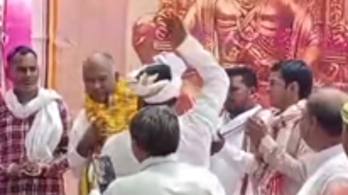 ‘पार्टी बनवली हम… मलाई कटबा तू…’ माला पहना कर ओपी राजभर के करीबी रहे नेता को जड़े थप्पड़