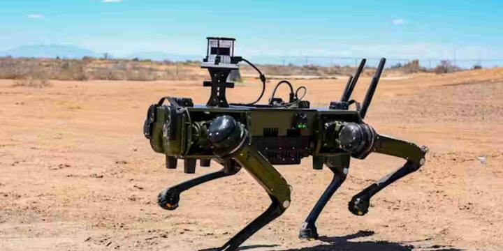 हाल के दिनों में भारतीय सुरक्षा बलों ने सीमाओं पर सतर्कता और मजबूत सुरक्षा ढांचे पर खास ध्यान दिया है. BSF पुराने बॉर्डर फेंसिंग सिस्टम को हटाकर नई तकनीक से लैस फेंसिंग लगा रही है. साथ ही जवानों को भी विशेष प्रशिक्षण दिया जा रहा है ताकि हर तरह की घुसपैठ को समय रहते रोका जा सके.