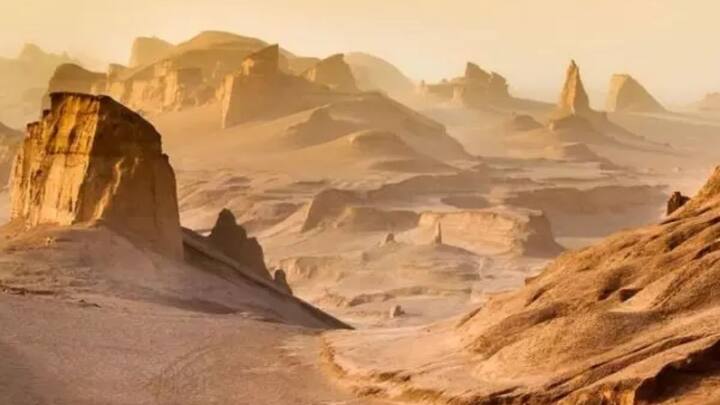 यह जगह मुख्यत: रेत, नमक और बड़ी-बड़ी चट्टानों से मिलकर बनी है. इस जगह को धरती का सबसे गर्म स्थान कहा जाता है.