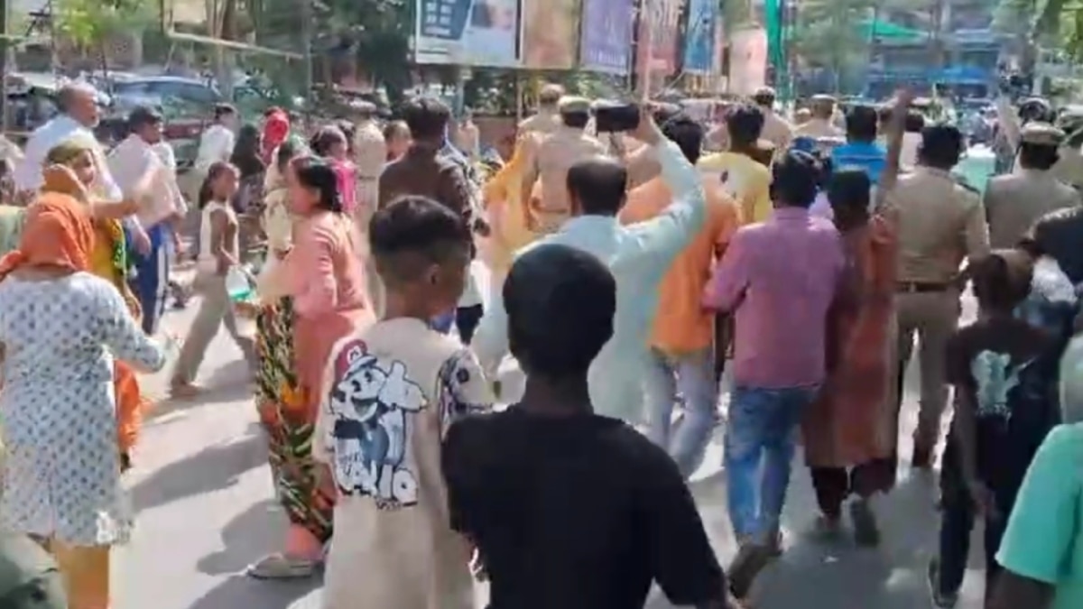 आगरा में सड़क हादसे में घायल शख्स की मौत, परिजनों ने सड़क जाम कर किया हंगामा