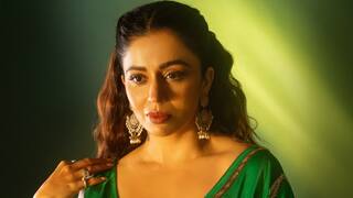 Neha Pendse : हिरव्या साडीत नेहा पेंडसे दिसतेय खूपच हॉट; पाहा खास फोटो!