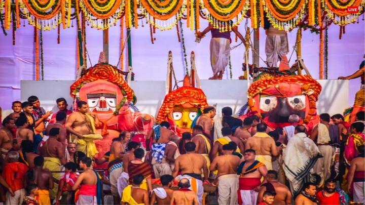 परंपरा के मुताबिक देवस्नान के बाद भगवान जगन्नाथ को बुखार आ जाता है, इसलिए वो यात्रा से दो पहले तक एकांतवास में रहते हैं. 11 से 25 जून तक किसी को दर्शन नहीं देंगे.