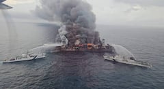 Explosion On Singapore Flagged Ship: समुद्राच्या मध्यभागी सिंगापूरच्या जहाजावर झाला मोठा स्फोट! आसमंतात दूरवर काळ्या धुराचे लोट