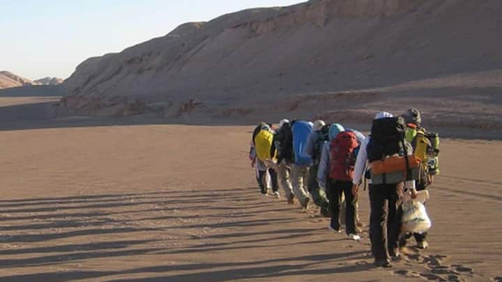 इस जगह पर नमक की कई दलदली झीलें भी हैं. यह जगह वैसे तो उजाड़ है और यहां लोग पहाड़ी घाटियों व ढालों पर बसे हुए हैं.