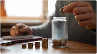 Money Saving Tips : డబ్బులు సేవ్ చేయాలనుకుంటున్నారా? అయితే ఈ 6 టిప్స్ ఫాలో అయిపోండి