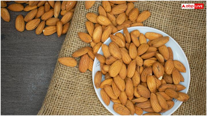 बादाम सिर्फ ड्राई फ्रूट नहीं, बल्कि प्रोटीन, ओमेगा फैटी एसिड और राइबोफ्लेविन का बेहतरीन सोर्स है. 100 ग्राम बादाम में करीब 21 ग्राम प्रोटीन होता है. भीगे हुए बादाम खाने से माइंड हेल्थ बेहतर होती है.