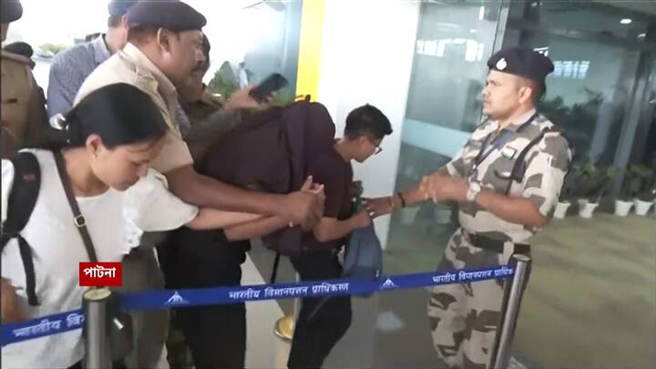 আটক হওয়ার পর নাকি নিজের ঘাড় থেকে খুনের অভিযোগ ঝেড়ে ফেলতে চায় সোনম। বলেন, রাজ কুশাওয়া সহ আরও তিনজনই খুন করেছে , আর তা রাজার গায়ের অলঙ্কারের জন্য