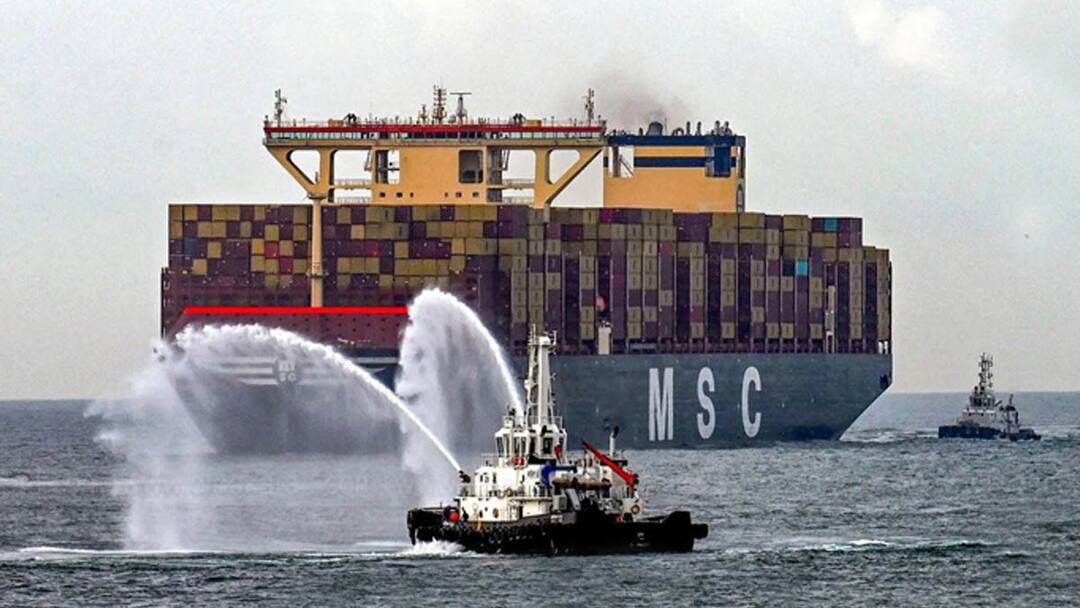உலகின் மிகப்பெரிய சரக்கு கப்பல் MSCIRINA விழிஞ்சம் துறைமுகத்தில்: கடல்சார் வரலாற்றில் புதிய அத்தியாயம்!