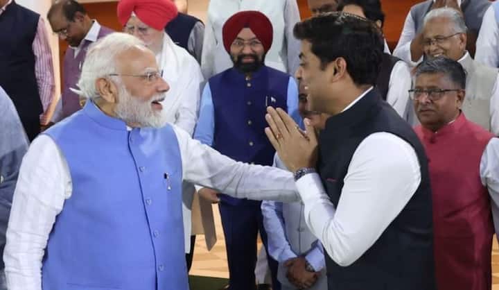 सत्ताधारी आघाडीच्या खासदारांनी चार शिष्टमंडळांचे नेतृत्व केले, ज्यात भाजपचे दोन, जेडीयूचा एक आणि शिवसेनेचा एक खासदार होता. तर तीन विरोधी खासदारांनी नेतृत्व केले, ज्यात काँग्रेस, द्रमुक आणि राष्ट्रवादी काँग्रेस (सपा) चा प्रत्येकी एक खासदार होता.