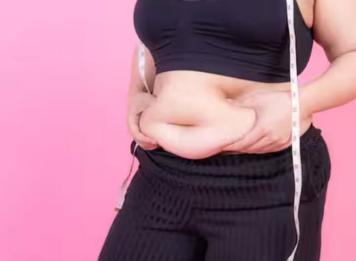 ਮੋਟਾਪੇ ਤੋਂ ਪਰੇਸ਼ਾਨ ਲੋਕ: ਜੇਕਰ ਤੁਸੀਂ ਭਾਰ ਘਟਾਉਣ ਦੀ ਕੋਸ਼ਿਸ਼ ਕਰ ਰਹੇ ਹੋ, ਤਾਂ ਅੰਬਾਂ ਤੋਂ ਦੂਰ ਰਹੋ। ਇਸ ਵਿੱਚ ਮੌਜੂਦ ਨੈਚੂਰਲ ਖੰਡ ਅਤੇ ਕੈਲੋਰੀ ਮੋਟਾਪਾ ਵਧਾ ਸਕਦੇ ਹਨ, ਖਾਸ ਕਰਕੇ ਜੇ ਤੁਸੀਂ ਇਸਨੂੰ ਵੱਡੀ ਮਾਤਰਾ ਵਿੱਚ ਖਾ ਰਹੇ ਹੋ।