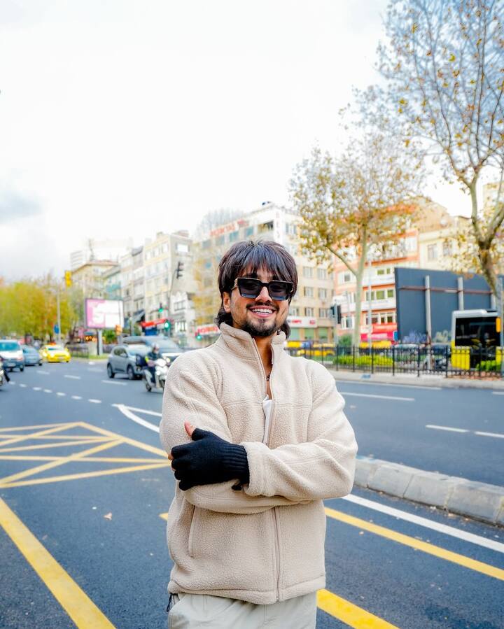 सोशल मीडिया इंफ्लुएंसर और सेलिब्रेटी मास्टरशेफ फेम फैसल शेख भी 'बिग बॉस' के अपकमिंग सीजन में नजर आ सकते हैं.