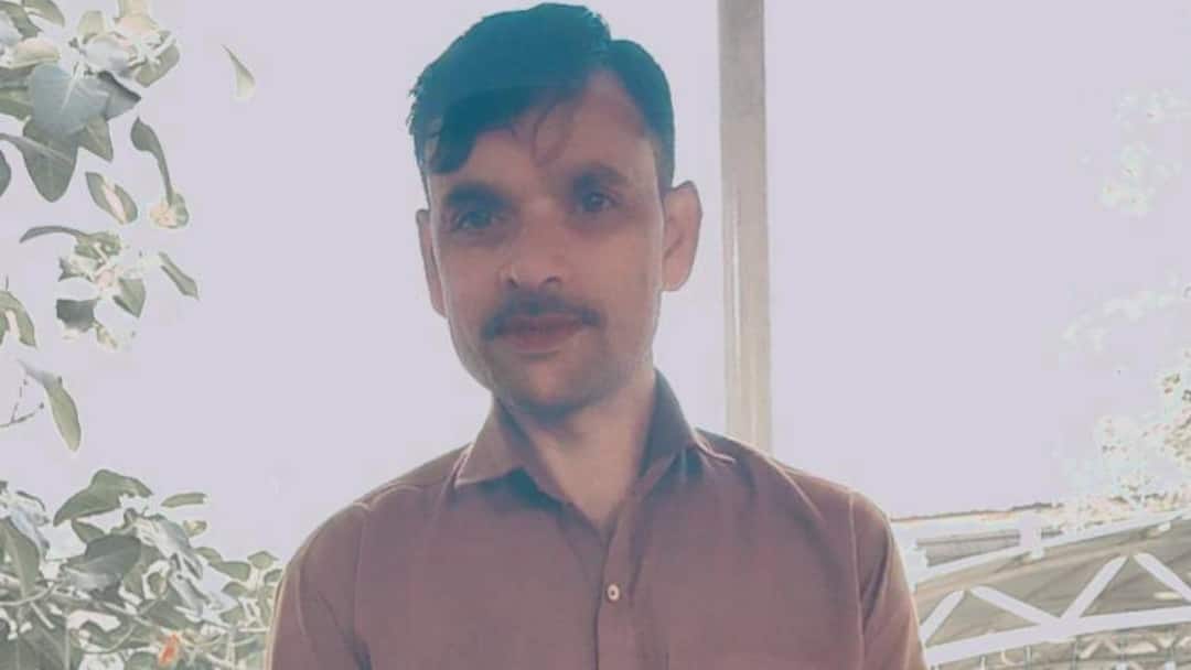 कानपुर पुलिस का 'मानवीय चेहरा', बीवी की शिकायत पर पहुंचे घर, पति से मांगे 50,000 और... Kanpur jeetu nishad commit suicide in domestic voilance कानपुर पुलिस का 'मानवीय चेहरा', बीवी की शिकायत पर पहुंचे घर, पति से मांगे 50,000 और...