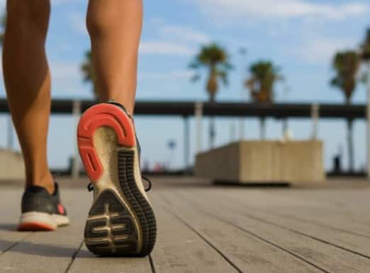 વૉકિંગને તમારી દિનચર્યાનો એક ભાગ બનાવવાથી તમારા સ્નાયુઓ અને હાડકાં મજબૂત બને છે. આ સાથે જ શરીરનું રક્ત પરિભ્રમણ પણ સુધરે છે. જોકે વૉકિંગના આ બધા ફાયદા ત્યારે જ મળે છે જ્યારે તમે તમારી મોર્નિંગ વૉક યોગ્ય રીતે કરો.