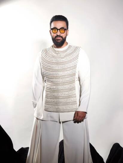 राज कुंद्रा का नाम भी इस फेहरिस्त में शामिल है. कहा जा रहा है कि एक्टर को शो का ऑफर दिया गया है.