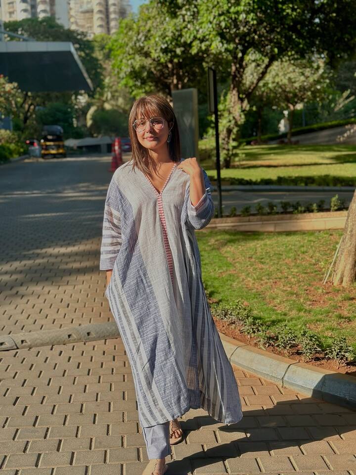 हिना खान ने तीसरे स्टेज के ब्रेस्ट कैंसर को मात दी और अपने फैंस को हर दर्द और जज्बात के बारे में बताया, जिससे उन्हें भी हिम्मत मिली.