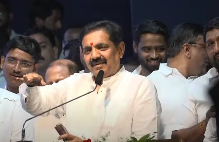 तुम्हा सर्वांदेखत साहेबांना विनंती करेन, शेवटी पक्ष पवार साहेबांचा आहे. पवार साहेबांनी यावर योग्य निर्णय घ्यावा. आपल्याला बरेच पुढे जायचे आहे, असं जयंत पाटील म्हणाले.