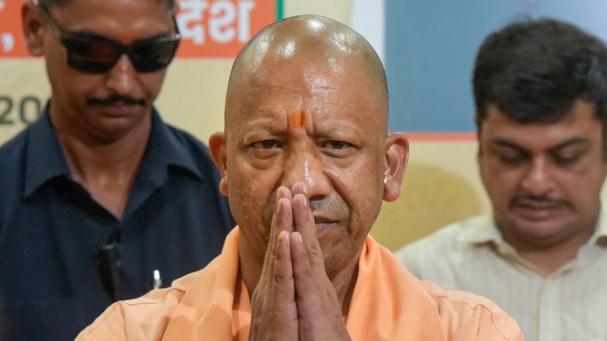 योगी सरकार की सख्ती से फेल हुए नकल माफिया, सफल रही UP पुलिस भर्ती परीक्षा