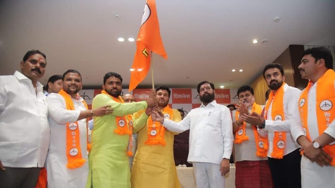 Maharashtra Kesari wrestler Chandrahar Patil joins Shiv Sena of eknath shinde gives jolt to Shiv Sena UBT ann महाराष्ट्र में उद्धव ठाकरे को बड़ा झटका, केसरी पहलवान चंद्रहार पाटिल शिवसेना में शामिल, एकनाथ शिंदे बोले- '2022 में मैंने...'