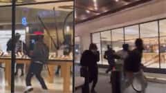 लॉस एंजेलिस में बवाल: मास्क पहन आए प्रदर्शनकारियों का एप्पल स्टोर पर हमला, लूट ले गए आईफोन