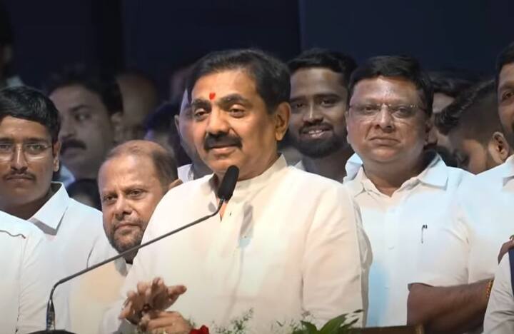 वर्धापन दिनाच्या सोहळ्यात पहिलचं भाषण राष्ट्रवादी शरद पवार गटाचे प्रदेशाध्यक्ष जयंत पाटील यांनी केलं. यावेळी जयंत पाटील यांनी शरद पवार यांच्याकडे भर सभागृहात मोठी मागणी केली.