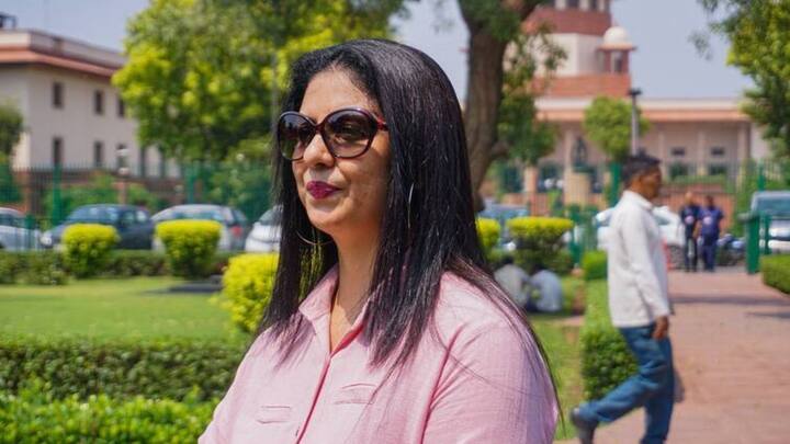 তারপর থেকে সেই মামলা না না মোড় নিয়েছে। জল গড়িয়েছে সুপ্রিম কোর্ট পর্যন্ত। এখনও অবশ্য সরকারিভাবে বিচ্ছেদ হয়নি দুইজনের।