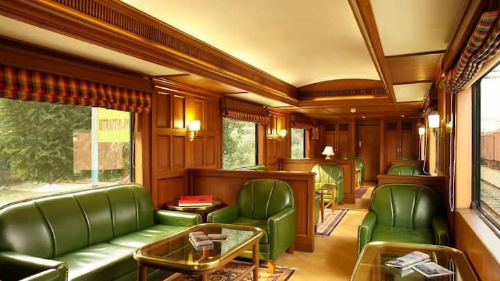 वहीं जूनियर सुईट के लिए 4 लाख 39 हजार रुपये, सुईट के लिए 6 लाख 74 हजार और प्रेसिडेंशियल सुईट के लिए लगभग 11 लाख 45 हजार रुपये चुकाने होंगे. इसके टिकट बुकिंग के लिए आपको ट्रेन की आधिकारिक वेबसाइट पर जाना होगा.