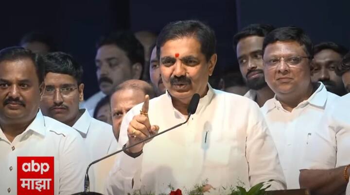 राष्ट्रवादी काँग्रेस अजित पवार पक्ष आणि राष्ट्रवादी काँग्रेस शरदचंद्र पवार पक्ष पुण्यात आपला 26 वा वर्धापन दिन सोहळा साजरा करत आहेत.